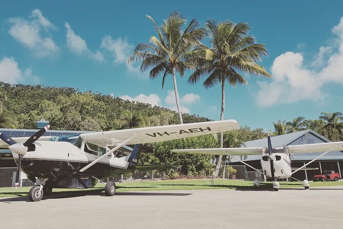 1-Hour Whitsunday Islands and Heart Reef Scenic Flight - The Great Barrier Reef from a low-level flight