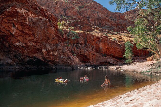 4 Day Uluru Kings Canyon West MacDonnell NP from Alice Springs - Guides, group size, and the feel of the bus