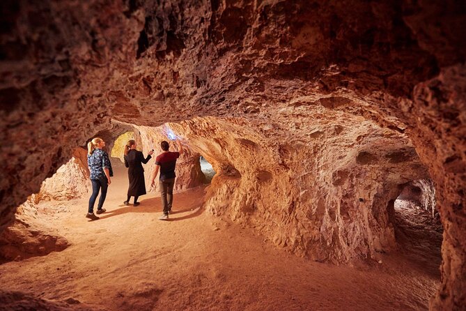 7 Day Uluru to Adelaide Cultural and Adventure Tour - Hiking Warren Gorge and the road to Wilpena Pound