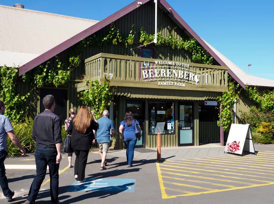 Adelaide: City, Adelaide Hills Villages, and Hahndorf Tour - The lunch break: useful freedom, no included meal