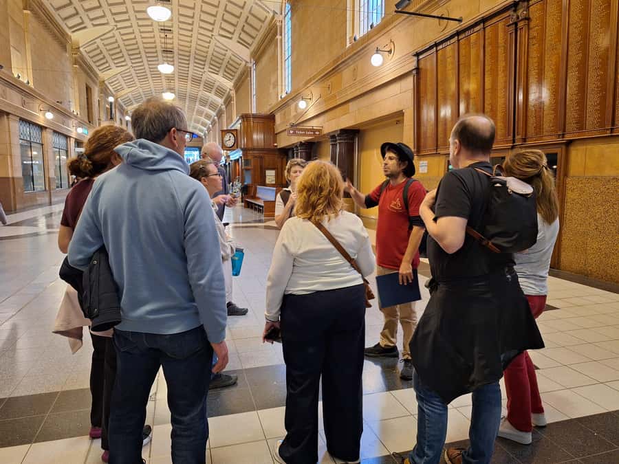 Adelaide: Guided Ultimate Walking Tour with Drink and Snack - Key points to know before you book