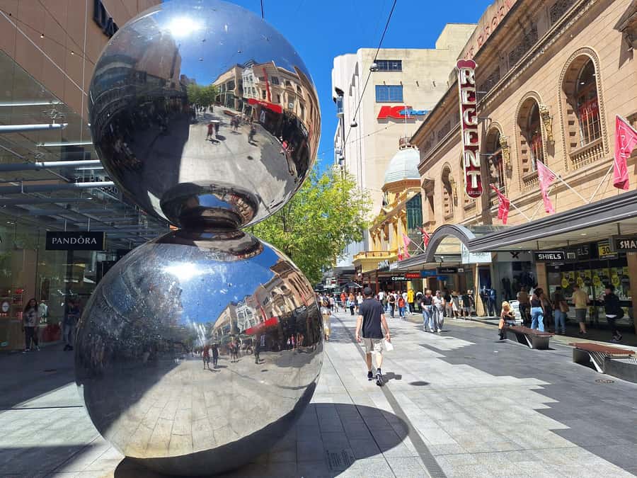 Adelaide: Guided Ultimate Walking Tour with Drink and Snack - Karrawirra Parri and the riverside tasting