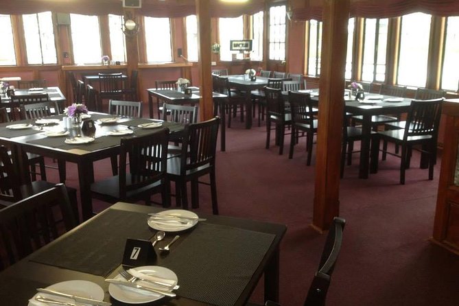 Adelaide Hills Tour with River Murray Lunch Cruise - Hahndorf gives you one hour to browse, eat, and choose
