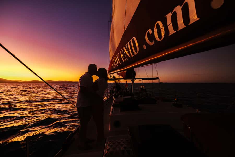 Airlie: Adults Only Sunset Sail with Aperol Spritz/Antipasto - Watching the sun drop behind Airlie Beach