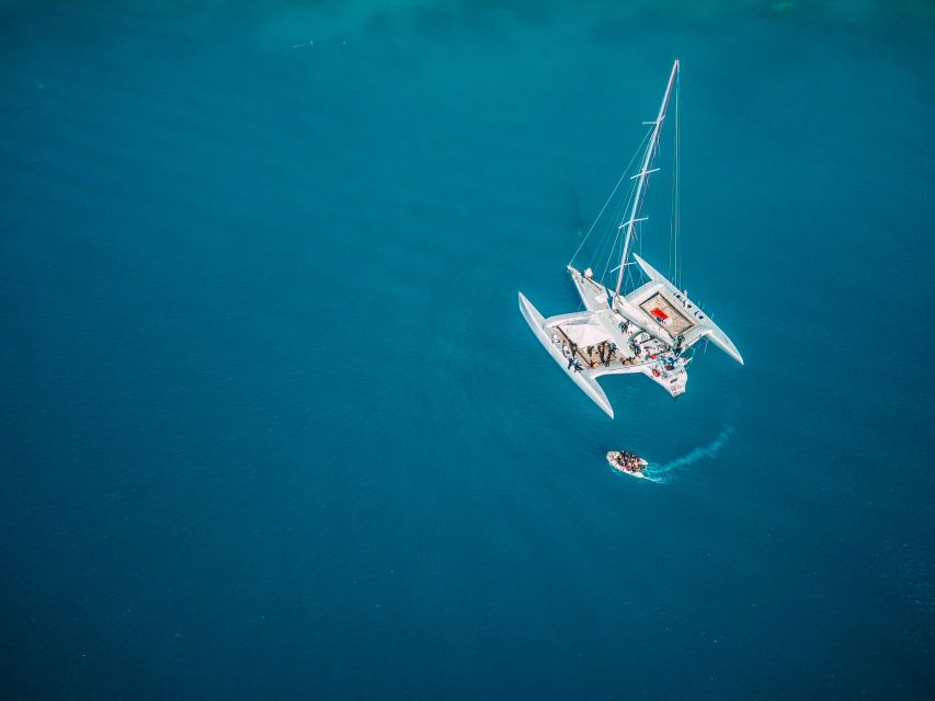 Airlie Beach: 2-Day Whitsunday Islands Sailing Snorkel Tour - Sunset sailing and nights beneath the stars