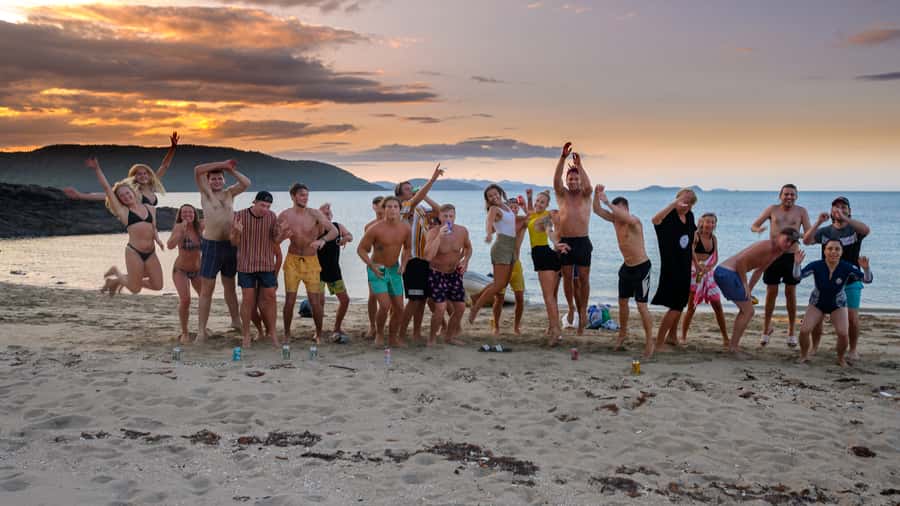 Airlie Beach: 2-Night Whitsundays Sailing Trip with Meals - Whitehaven Beach before the day boats arrive