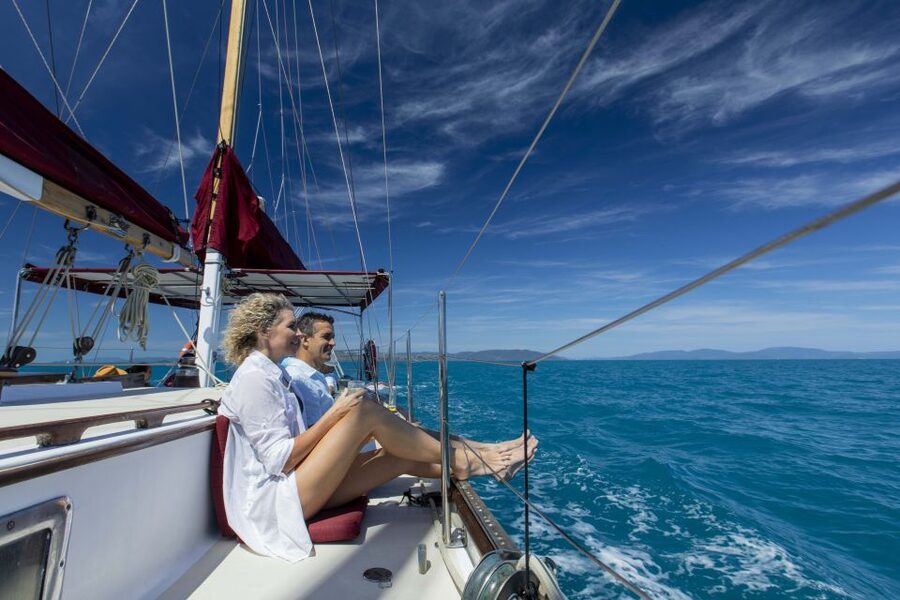 Airlie Beach: Adults-Only Whitehaven Beach Sailing Tour - Sunset, sparkling wine, and the long sail home