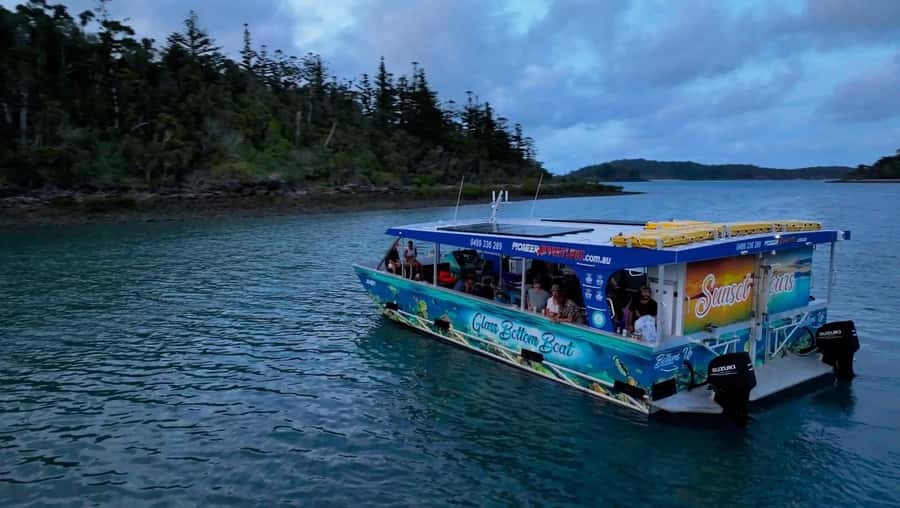 Airlie Beach: Glass-Bottom Boat Night Tour - Key points to know before you book