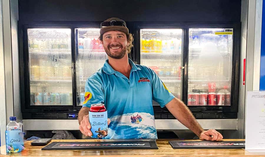 Airlie Beach: Glass-Bottom Boat Night Tour - Live commentary, crew, and the onboard atmosphere