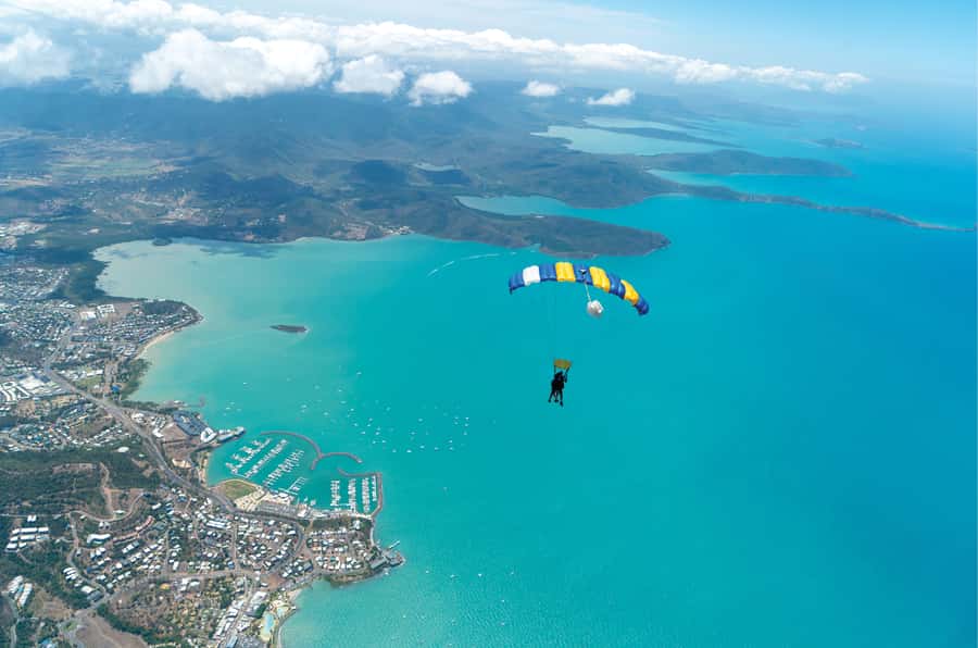 Airlie Beach: Tandem Skydive over the Whitsundays - Meeting your tandem instructor