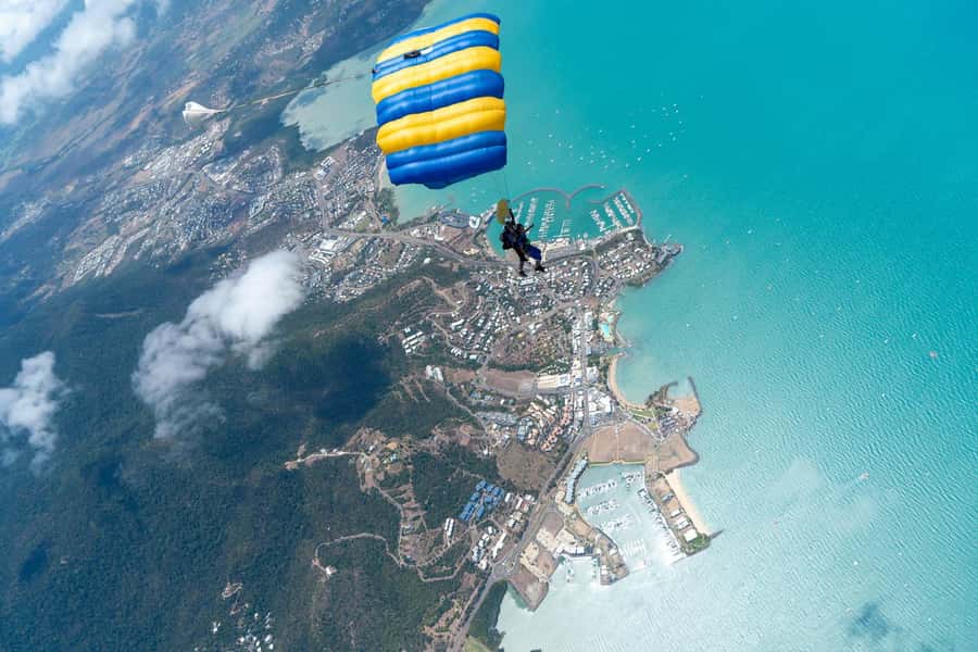 Airlie Beach: Tandem Skydive over the Whitsundays - The 60-second freefall
