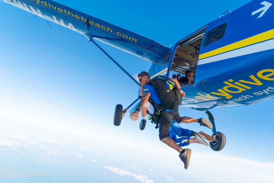 Airlie Beach: Tandem Skydive over the Whitsundays - Safety, age rules, and sensible preparation