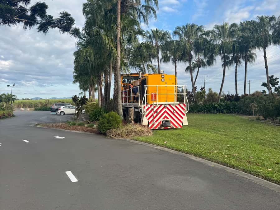 Airlie Beach: The Airlie Hopper Sightseeing Bus - A four-hour sampler of the Whitsundays
