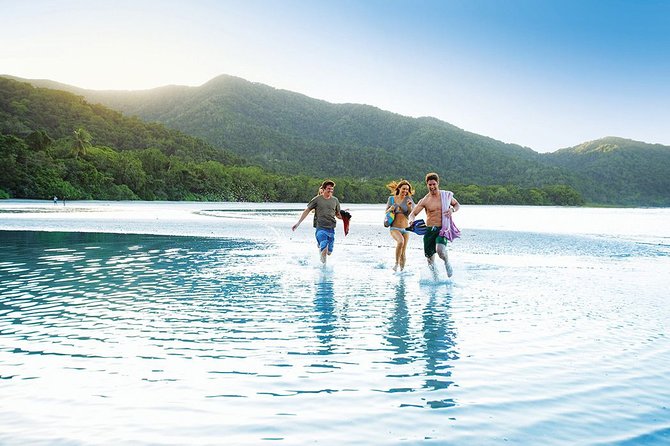 AIRPORT TRANSFER between Cairns Airport & Port Douglas (6am-5pm) - A one-hour ride with useful local conversation