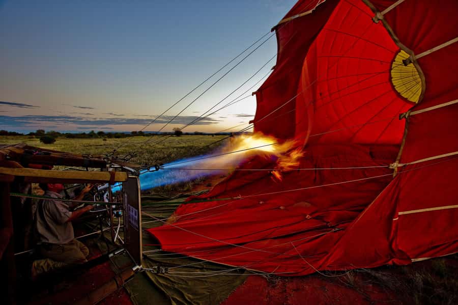 Alice Springs: Early Morning Hot Air Balloon Flight - Watching the balloon come alive