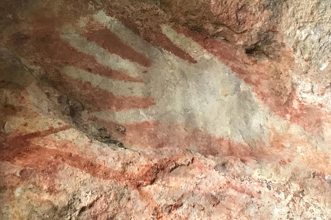 Arnhem Land Yingana Injalak Hill Full Day Tour from Jabiru - Lunch, afternoon tea, and the pace of the day