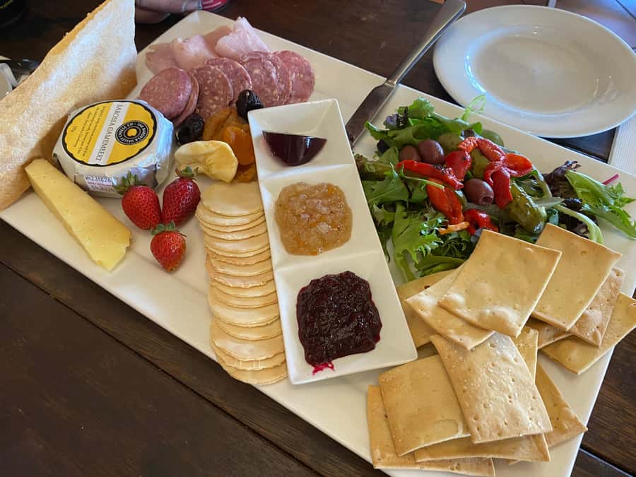 Barossa Valley: Small Group Wine Tour (Includes Lunch) - Wine tastings, gin, and the option to change pace