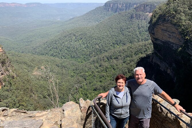 Blue Mountains Private Tour From Sydney, & Featherdale Aussie Animal Park Option - Katoomba lunch and Leura’s slower pace