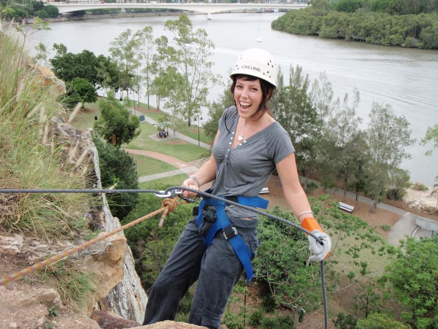 Brisbane: Abseiling at Kangaroo Point Cliffs - The first step over Kangaroo Point Cliffs