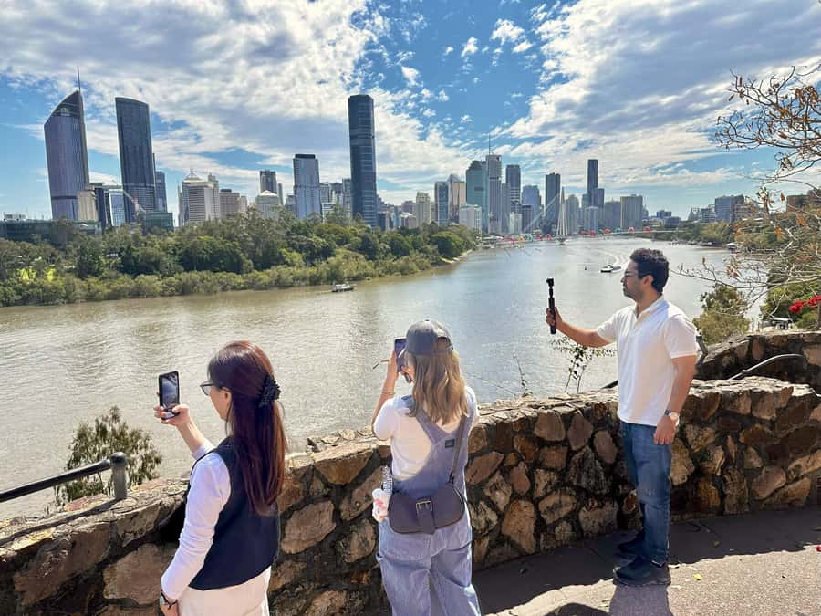 Brisbane Bus Tour: City highlights | Small group | Snack - Starting in Brisbane’s central business district