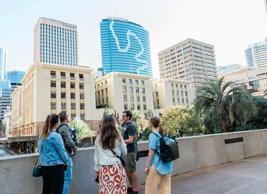 Brisbane: Small-Group 3-Hour Walking Tour with a Drink - Architecture, art and the city between the landmarks