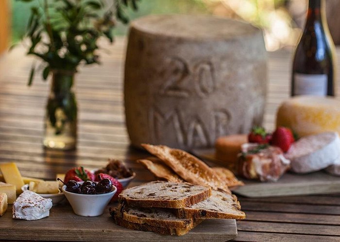 Bruny Island Traveller - Gourmet Tasting and Sightseeing Day Trip from Hobart - Honey, Chocolate, and the Sweet Finish