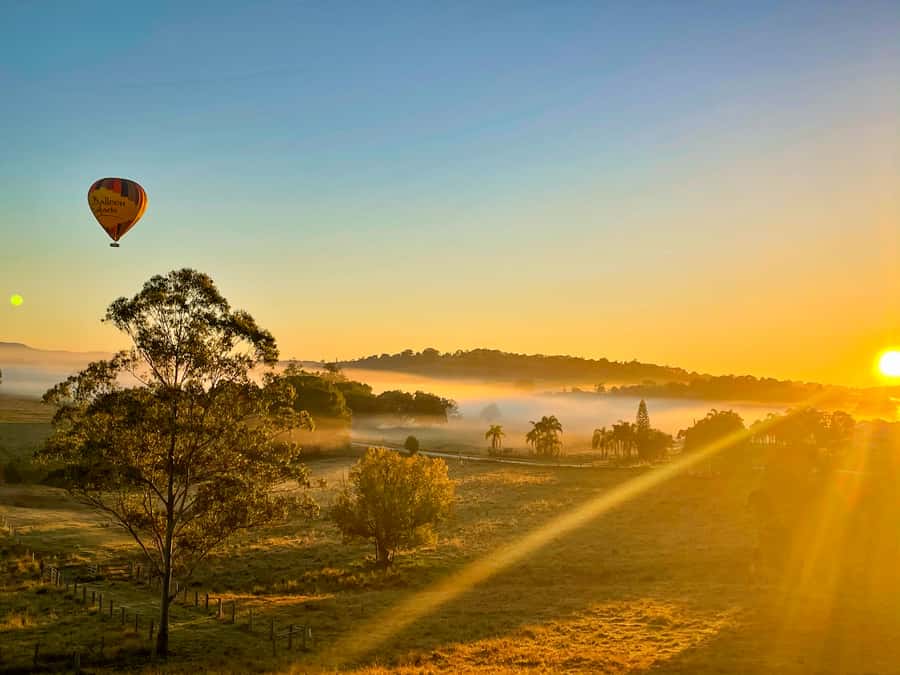 Byron Bay: Sunrise Hot Air Balloon Flight with Breakfast - Landing and the practical side of ballooning