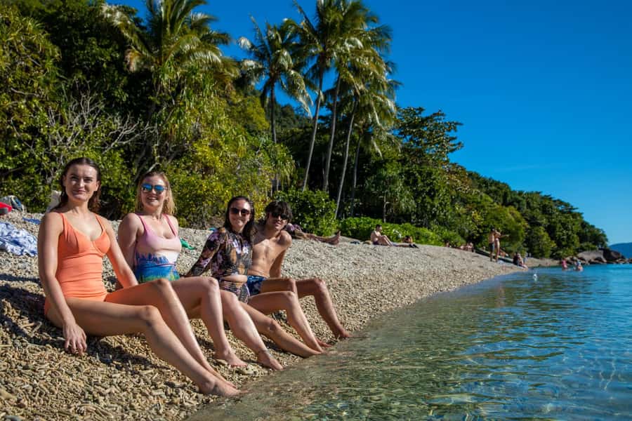 Cairns: 2-Day Great Barrier Reef and Fitzroy Island Tour - Buffet lunch and Aboriginal cultural presentations