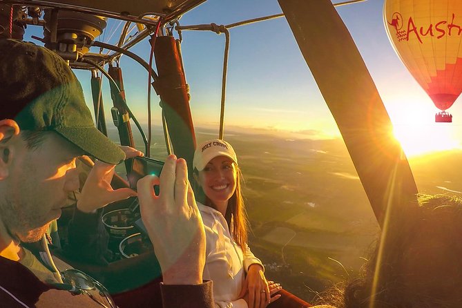 Cairns Classic Hot Air Balloon ride - The 4:00 am pickup and ride inland