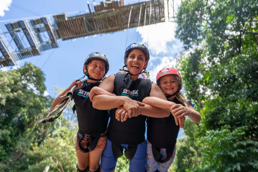 Cairns: Giant Swing - A fast drop above the Cairns rainforest