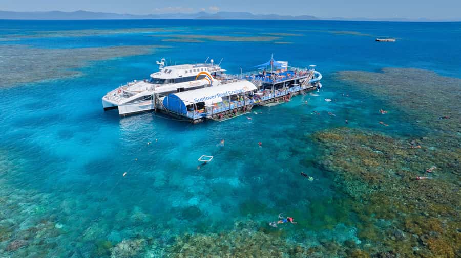 Cairns: Great Barrier Reef and Fitzroy Island Boat Tour - Moore Reef pontoon: more than a snorkelling stop