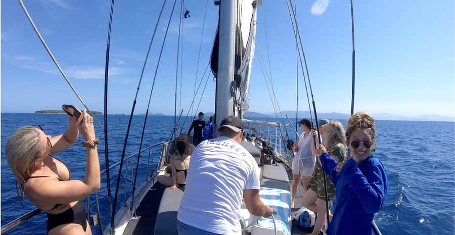 Cairns: Green Island & Great Barrier Reef Sailing Tour - Four hours at an exclusive reef site