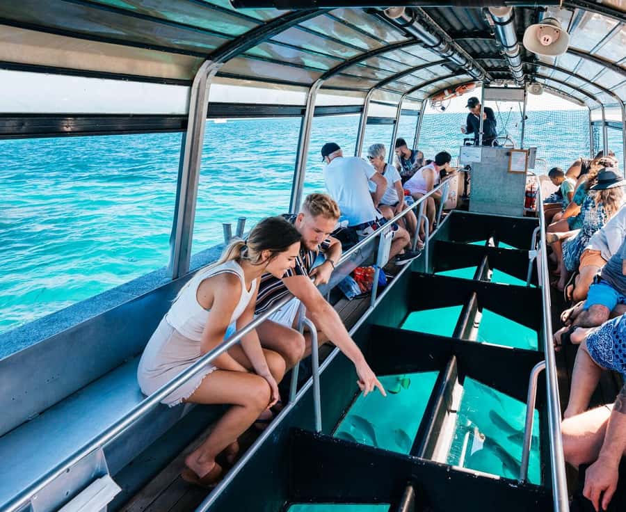 Cairns: Green Island with Snorkelling and Glass Bottom Boat - The 8:30 or 10:30 catamaran from Cairns