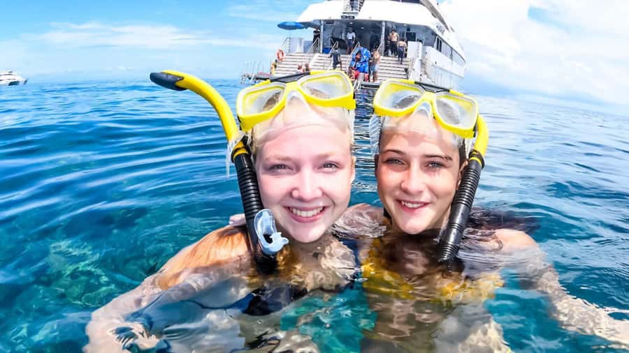 Cairns: Outer Great Barrier Reef Full-Day Tour with Lunch - Hastings Reef: the second chance to see the reef well
