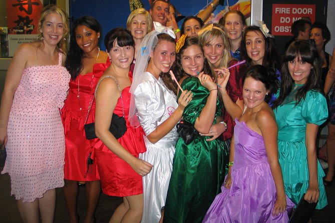 Cairns Pub & Club Tour - Hosts, group size, and the social side
