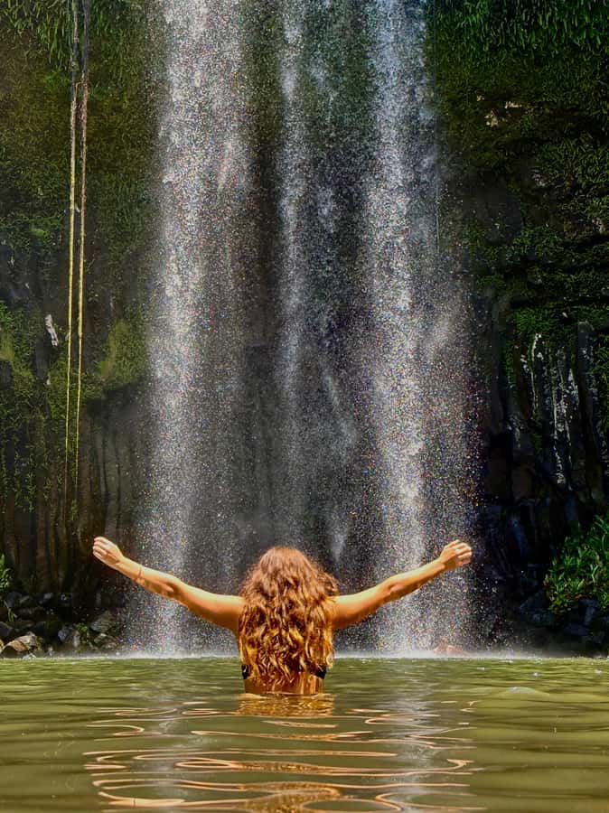 Cairns: Waterfall Tour with Lunch - Lake Eacham: quiet water in a volcanic crater