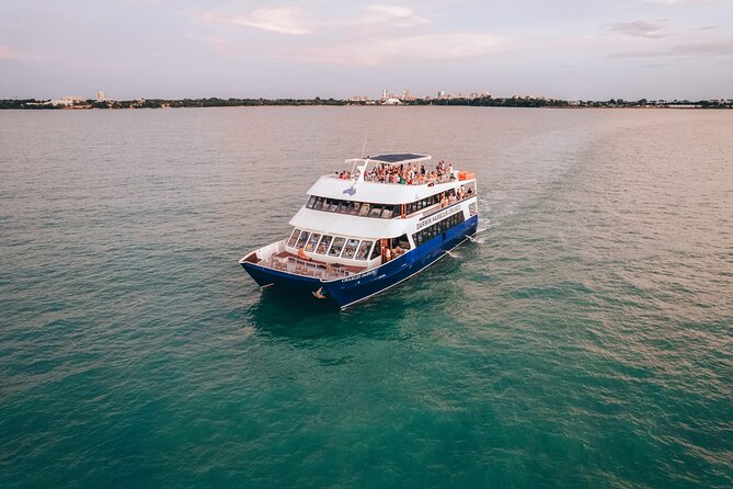 Charles Darwin Dinner Cruise - Choosing between the middle deck and the sundeck