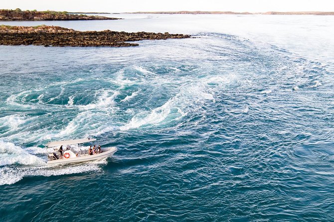 Cygnet Bay Sea Safari & Pearl Farm Tour Scenic Flight - Cape Leveque: red cliffs and Indian Ocean time