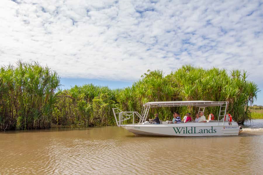 Darwin: Adelaide River Half-Day Jumping Crocs Cruise - Guides, commentary, and the human side of the tour