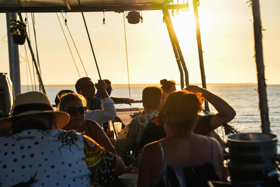 Darwin: Cape Adieu Sunset Cruise with 4-Course Dinner - Seafood starters and the main-course choice