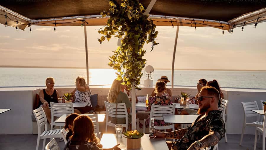 Darwin Harbour: 2-Hour Gaze and Graze Sunset Cruise - The first part of the cruise: settling into Darwin Harbour