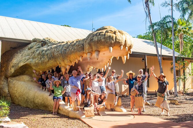 DINOSAUR ADVENTURE CRUISE - With Beachside Tapas and Cocktails - The crew shapes the experience