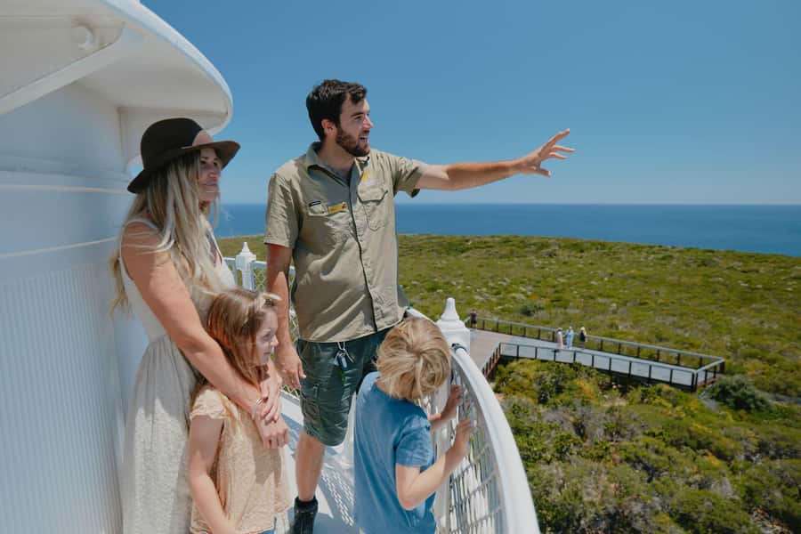 Dunsborough: Cape Naturaliste Lighthouse Guided Tour - From the reception cottage to the tower
