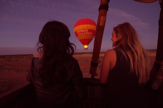 Early Morning Ballooning in Alice Springs - Watching the crew do the hard work