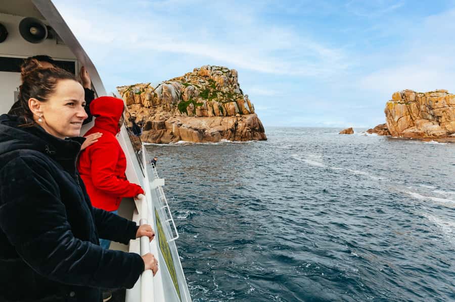 From Coles Bay: Wineglass Bay Cruise with Lunch - Key points to know before booking