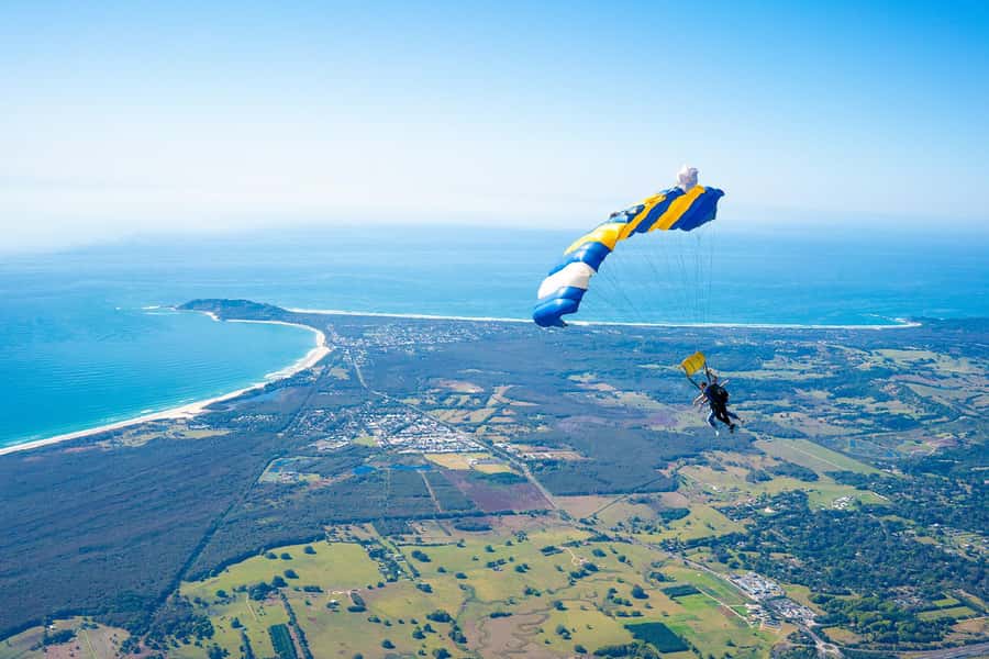 From Gold Coast: Tandem Skydive Experience over Byron Bay - The flight from Surfers Paradise to Byron Bay