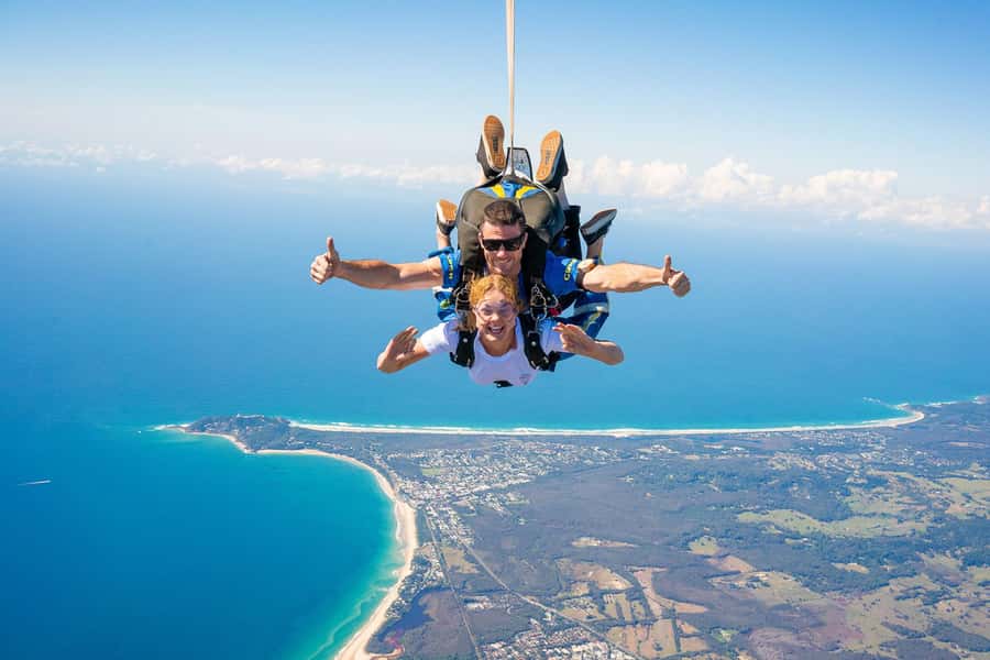 From Gold Coast: Tandem Skydive Experience over Byron Bay - The 20-minute flight over Byron Bay