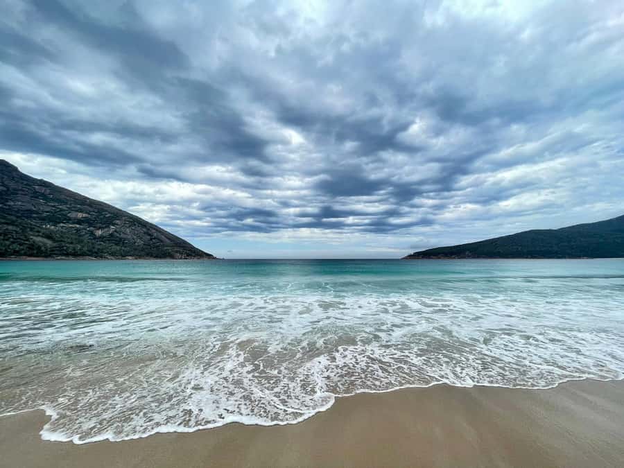 From Hobart: 5-Day Tasmania West & East Coast Tour - Day 5: Wineglass Bay before the crowds, then back to Hobart