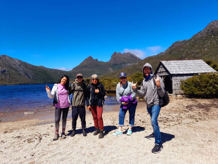 From Hobart: Active Day Trip to Cradle Mountain - Breakfast in Deloraine before the hike