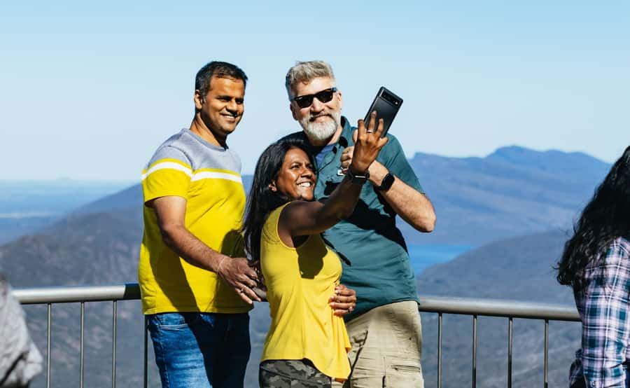 From Melbourne: Grampians National Park Group Tour - Reeds Lookout opens the Victoria Valley